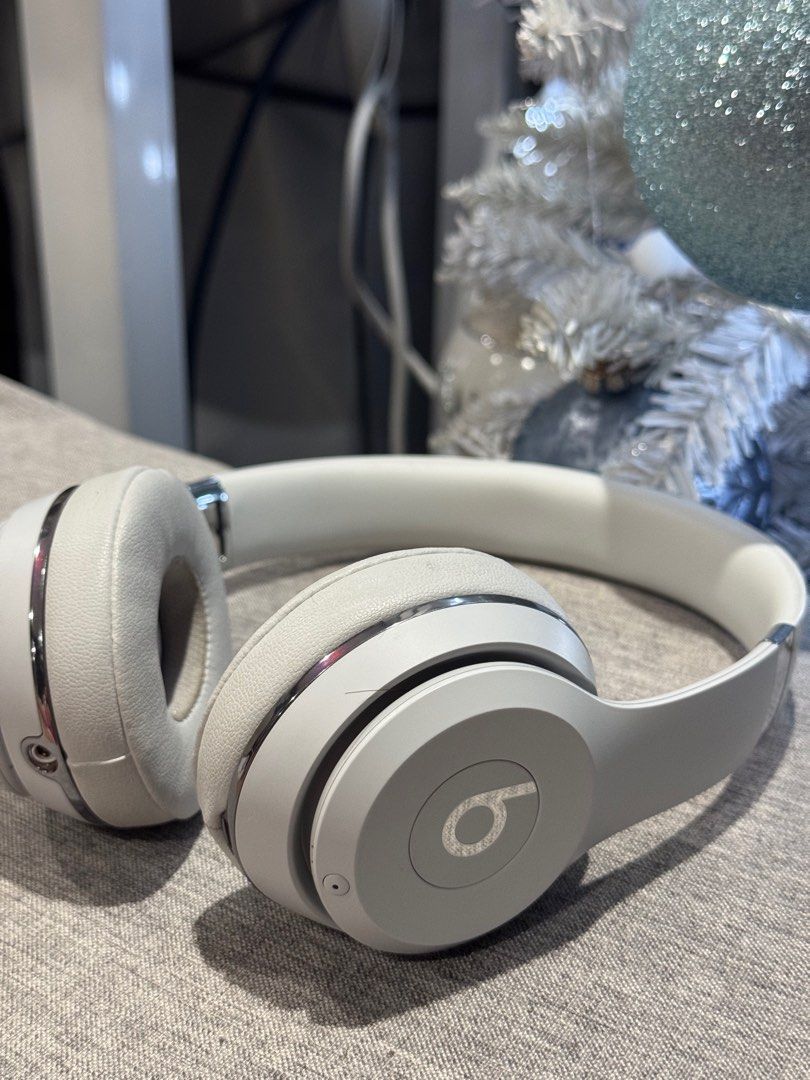 Beats solo 3 silver white (Category: Headphones & Headsets) located in Paranaque City. Submitted by zulema.zahir (Listing ID 1330285904, Image 2). Description: Complete with box and accessories. Authentic item Top Condition.