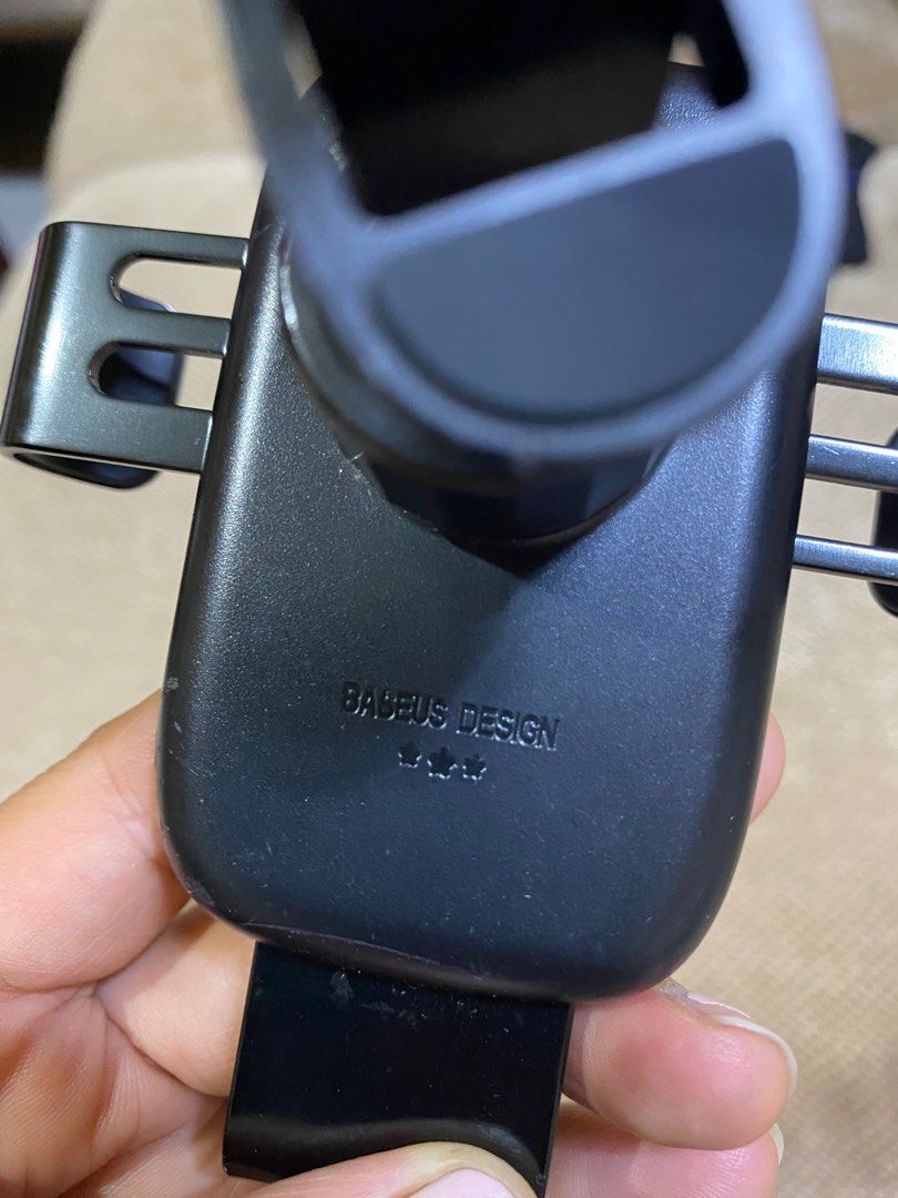 Car Cellphone Holder (Category: Mounts & Holders) located in Gattaran. Submitted by sweet_relove (Listing ID 1330272625, Image 3). Description: .