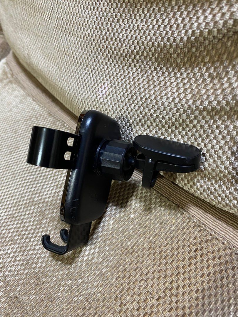 Car Cellphone Holder (Category: Mounts & Holders) located in Gattaran. Submitted by sweet_relove (Listing ID 1330272625, Image 2). Description: .