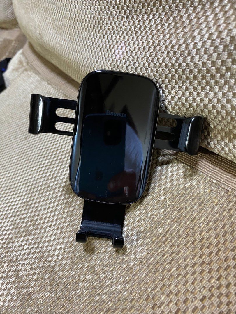 Car Cellphone Holder (Category: Mounts & Holders) located in Gattaran. Submitted by sweet_relove (Listing ID 1330272625, Image 1). Description: .
