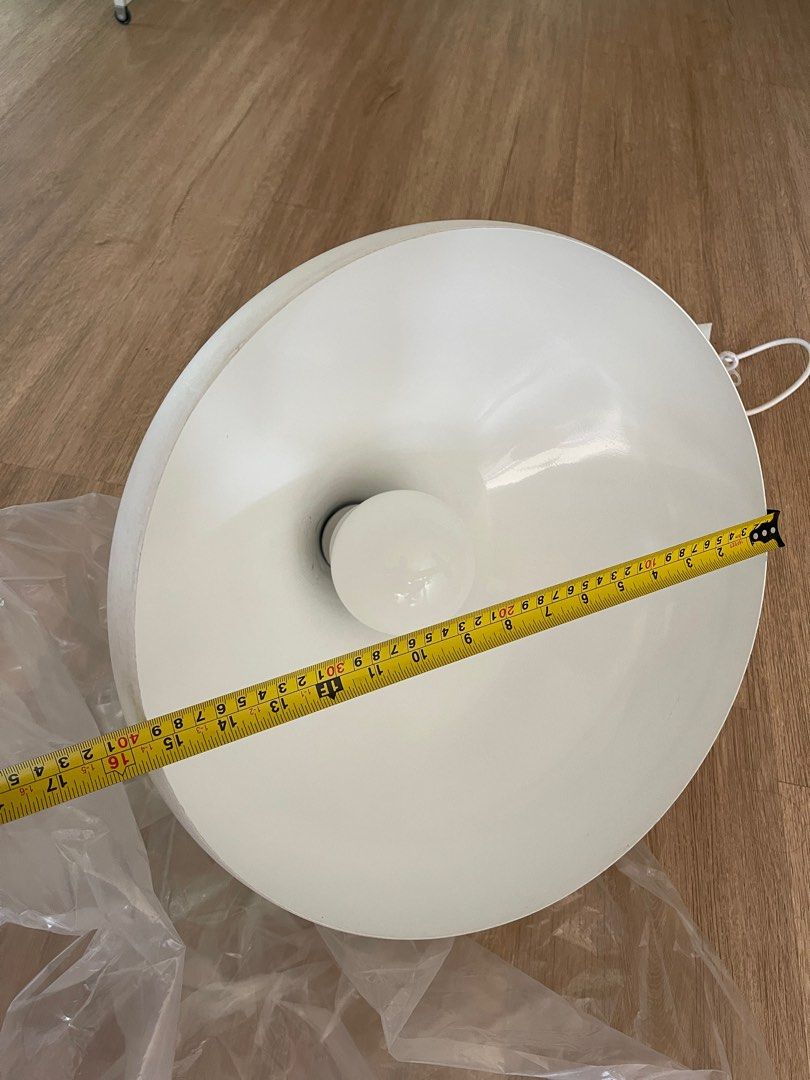 Ceiling light (Category: Lighting) located in Singapore. Submitted by gavinxl (Listing ID 1330295698, Image 3). Description: White Ceiling light. Self collection. .