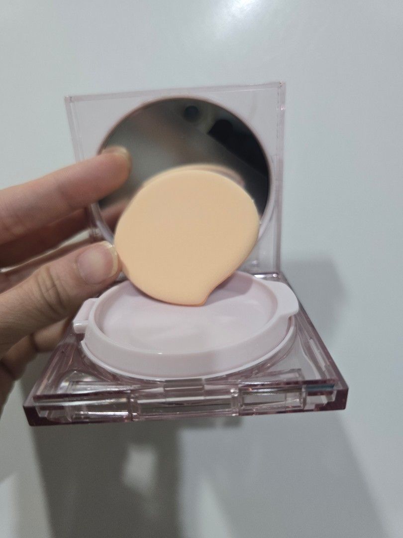 CLIO MESH GLOW CUSHION (Category: Makeup) located in Quezon City. Submitted by shoppinginmnl (Listing ID 1330271021, Image 3). Description: SHADE 4 GINGER. Really really like it but it's too light for me. Only swatched. Shipping from Qc.