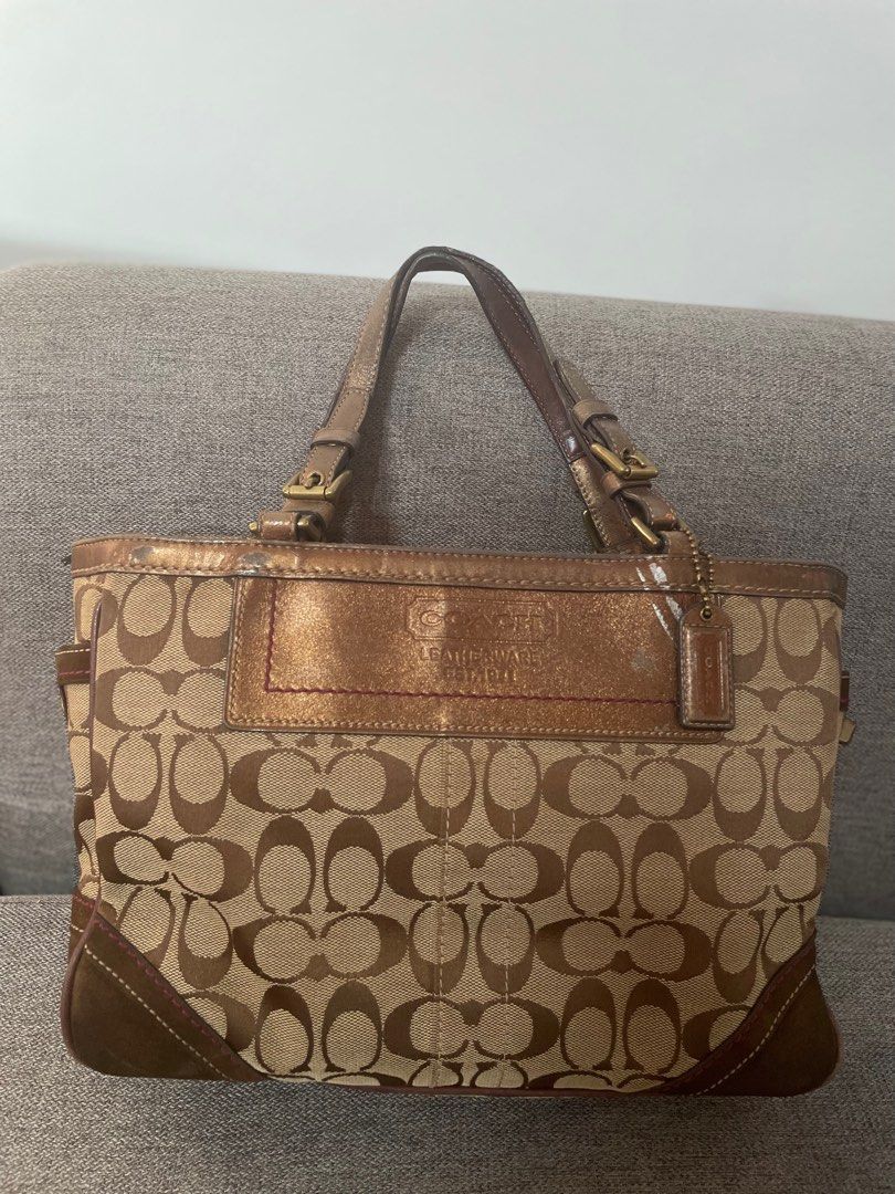 Coach signature canvas (Category: Luxury Bags & Wallets) located in Lipa City. Submitted by veavirrey (Listing ID 1330334868, Image 3). Description: Signature Canvas with leather and suede trimmings purple fabric interior.