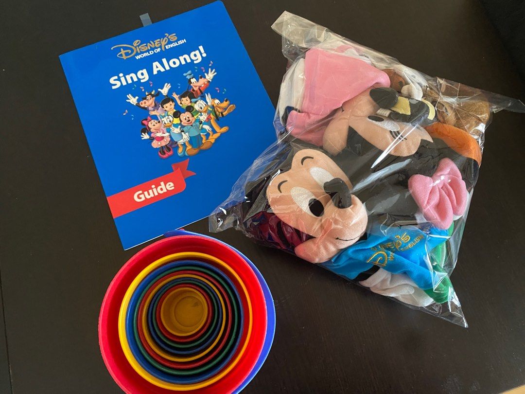 WORLD OF ENGLISH （Play Along/Sing Along） Disney's World of English 