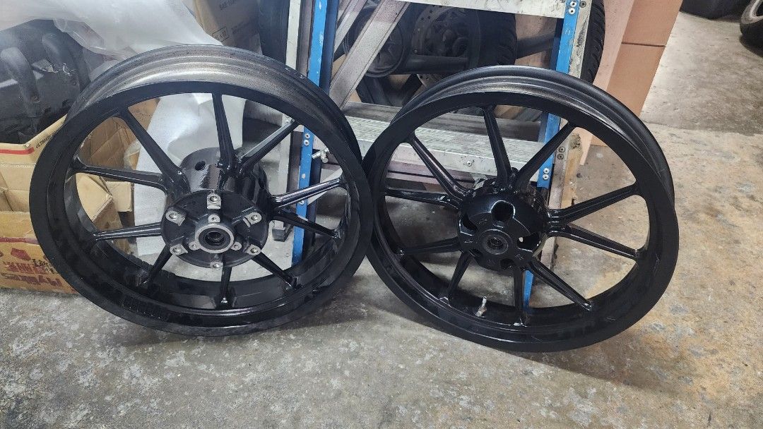 Duke 390 Svartpilen Vitpilen wholesalers rims