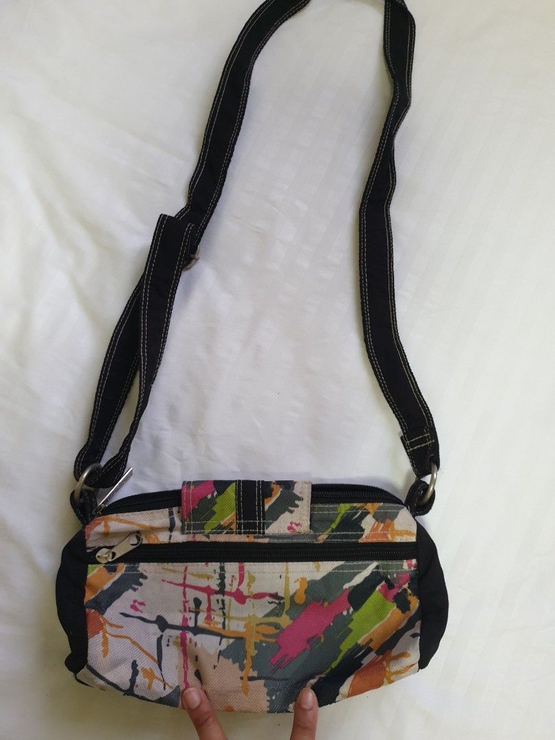 Heartstring sling bag outlet