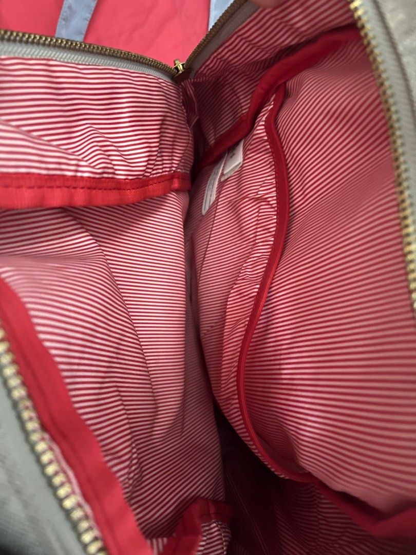 Herschel Backpack (Category: Backpacks) located in Quezon City. Submitted by cescaaa (Listing ID 1330204232, Image 2). Description: Needs washing Rfs: graduate na.