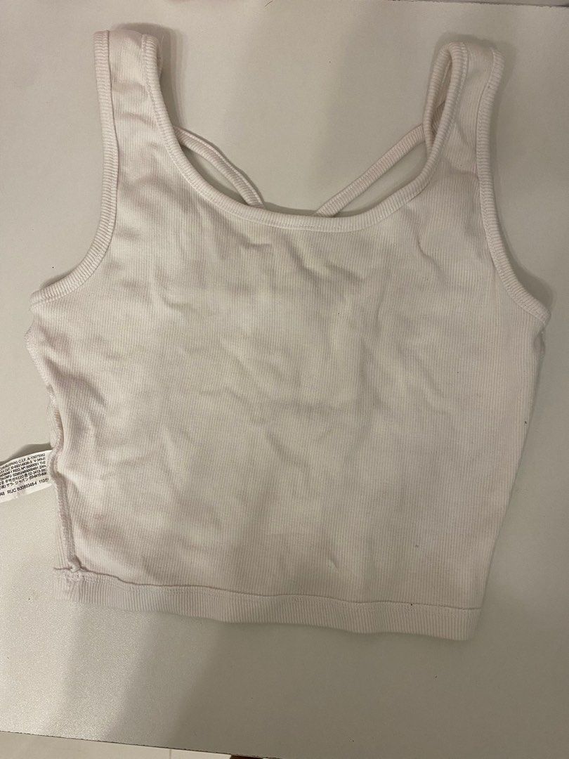 H&M white croptop sleeveless (Category: Sleeveless) located in Manila. Submitted by tsuzuni (Listing ID 1330323187, Image 2). Description: h&m white croptop sleeveless ! -bought from h&m evia -size: small 📌 shipping to be shouldered by buyer — lalamove, grab, LBC 📌 mode of payment: gcash 📍 location: manila .