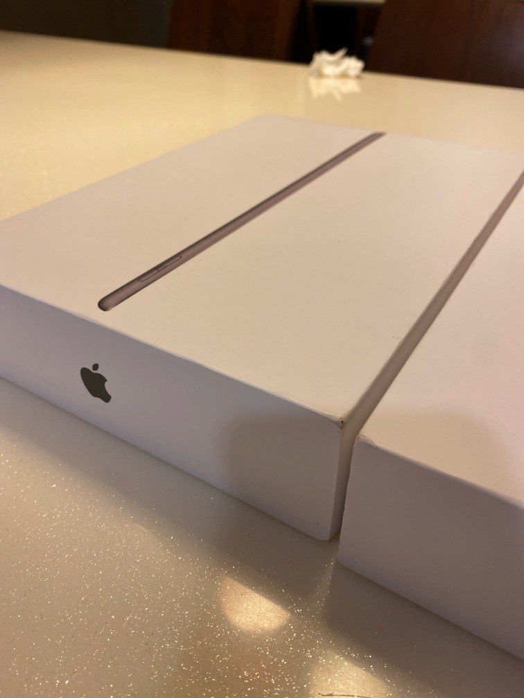 iPad box (Category: Office & Business Technology) located in Singapore. Submitted by dinomum (Listing ID 1330287032, Image 1). Description: iPad box. 2 pieces 2 for $18 1 for $10.