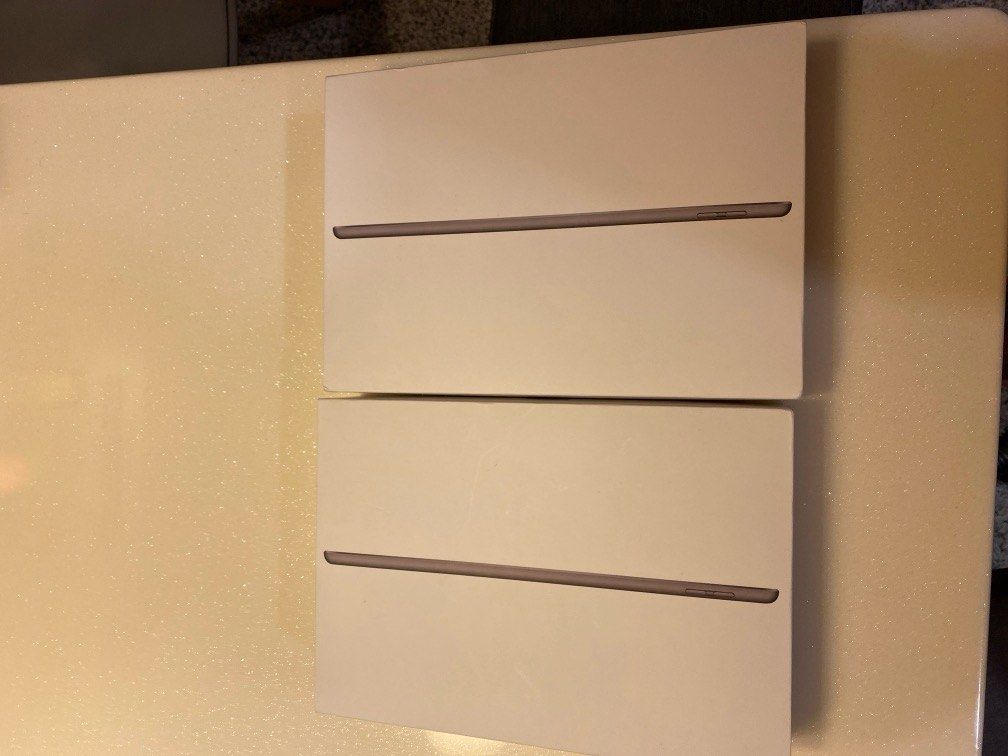 iPad box (Category: Office & Business Technology) located in Singapore. Submitted by dinomum (Listing ID 1330287032, Image 2). Description: iPad box. 2 pieces 2 for $18 1 for $10.