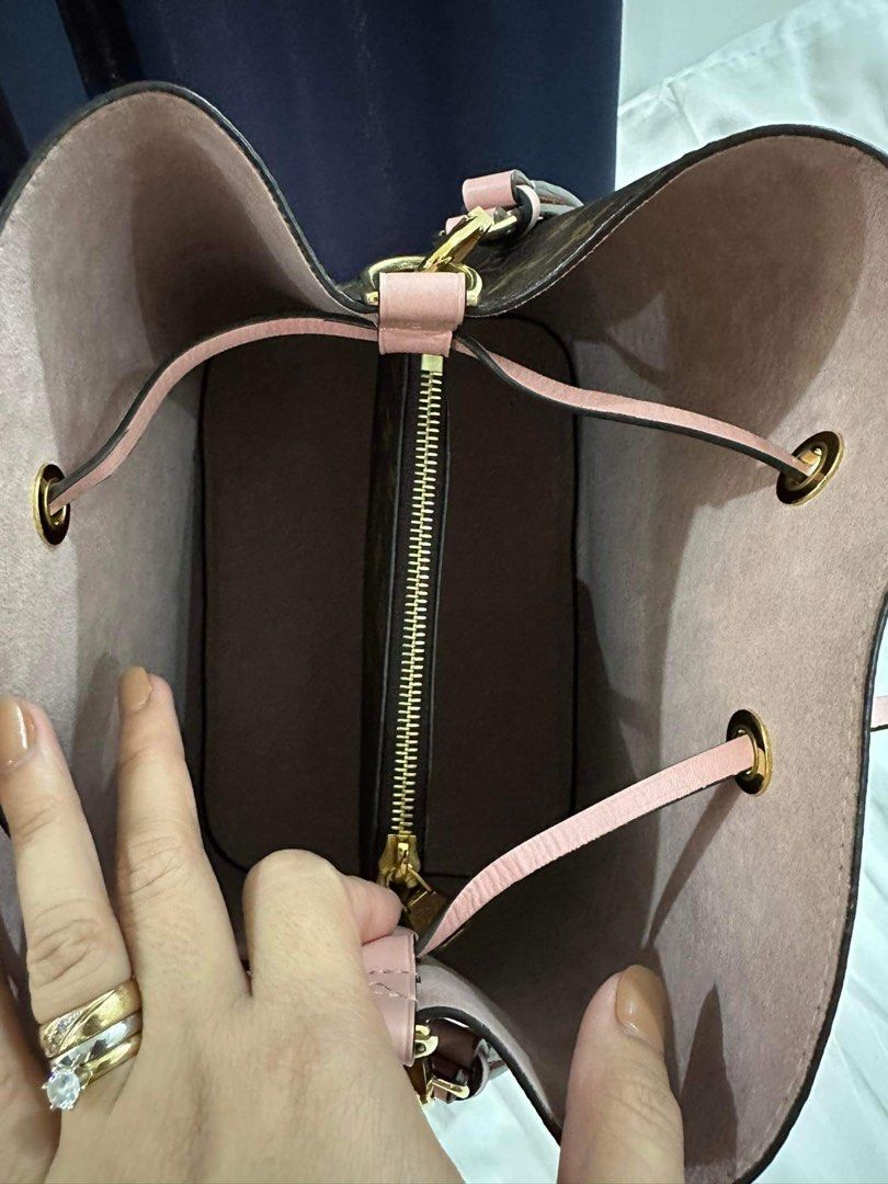 Louis Vuitton Neo Noe PM (Category: Luxury Bags & Wallets) located in Quezon City. Submitted by luxurybrokerph (Listing ID 1329636252, Image 2). Description: with dustbag like new.