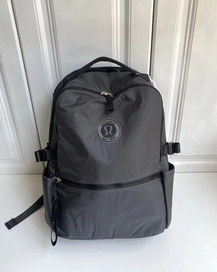 Lululemon new crew backpack black top