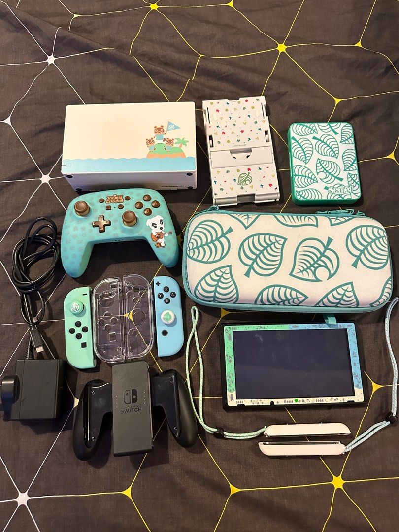 Nintendo Switch Animal Crossing New Horizons Edition + Accessories