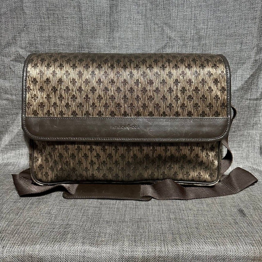Patrick cox sling bag (Category: Luxury Bags & Wallets) located in Manila. Submitted by greyinfash06839 (Listing ID 1330324975, Image 1). Description: 🤍Price: 3,900 pesos only 🤍Item: Patrick cox sling bag 🤍Brand: Patrick cox 🤍Matirial: Nylon 🤍Quality: Original 🤍color: Brown 🤍Size: Medium 🤍Dimension. H: 10 L: 14 W: 4 🤍Sex: For Men 🤍Issue: Sign of use 🤍Condition Rate: 9/10 🤍Other info:.