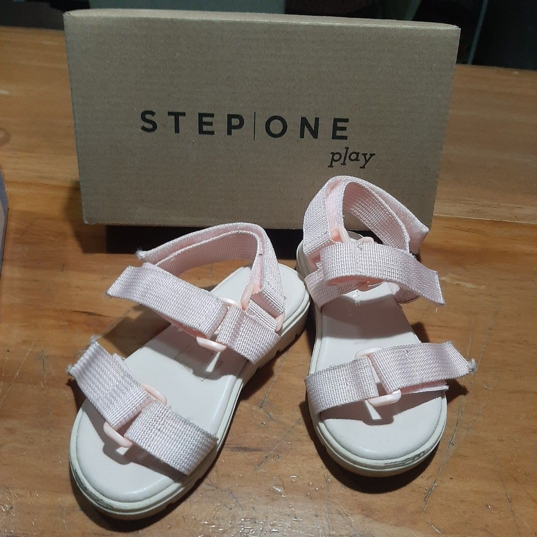PAYLESS PINK SANDALS