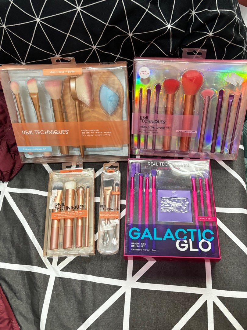 Real Techniques Makeup brush (Category: Makeup) located in Quezon City. Submitted by socks4sale (Listing ID 1330186517, Image 1). Description: Brand new and authentic from USA prep 4 pcs - 800 Prep 2 pcs - 500 Endless summer 6 pcs - SOLD Galactic Glo - SOLD Insta artist 9 pcs. - SOLD .