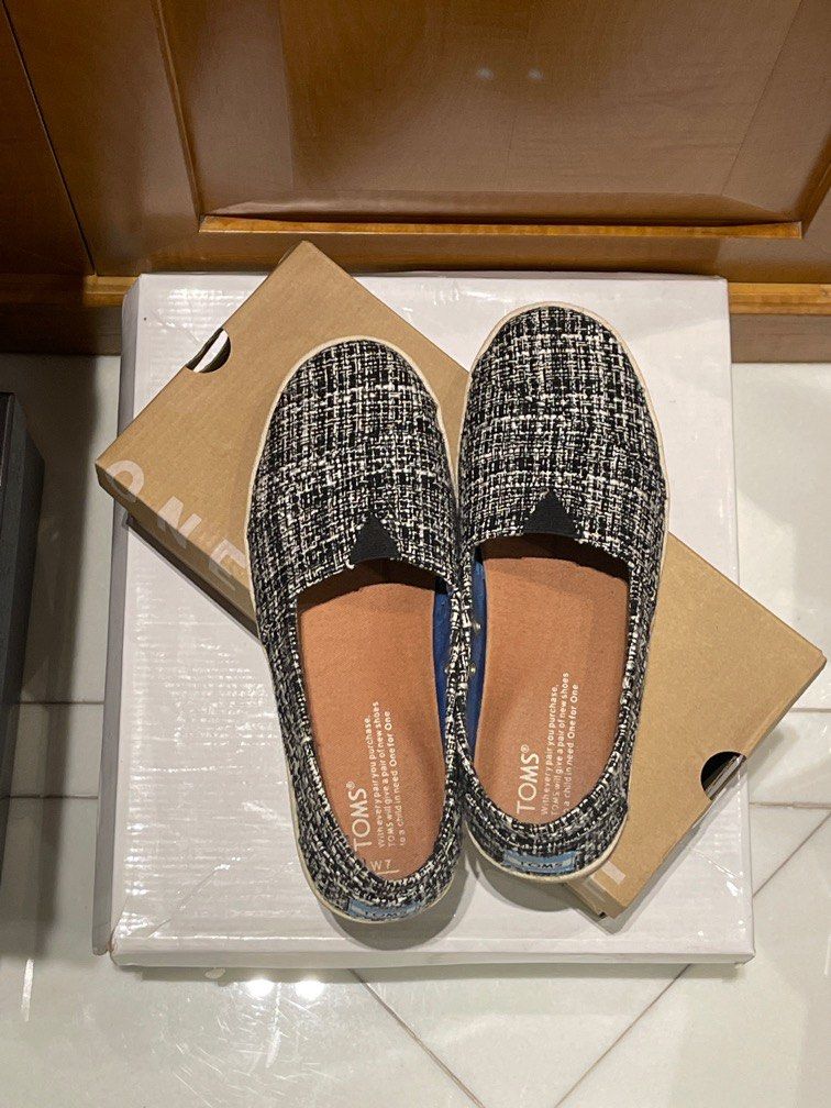 TOMS slip on Carousell