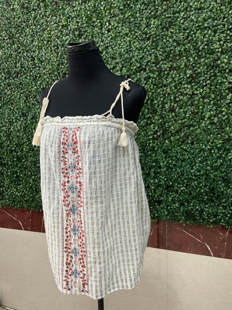 Universal Thread, Women's Fashion, Tops, Others Tops on Carousell