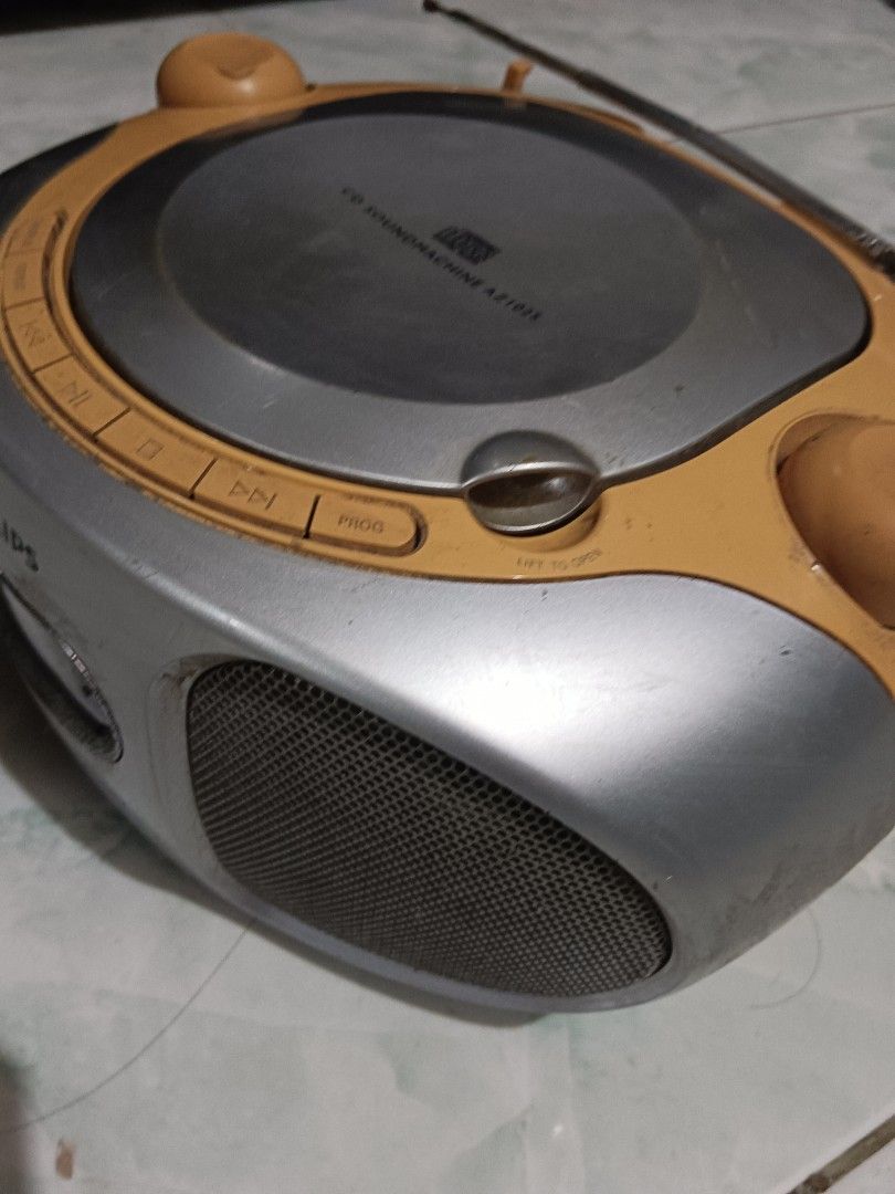 vintage philips cd player (Category: Portable Music Players) located in Manila. Submitted by Jazzer.17 (Listing ID 1330172576, Image 2). Description: vintage philips cd sound machine issue,nawala power,baka cord lang or power switch.pacheck nyo na lang, 350 pesos na lang.