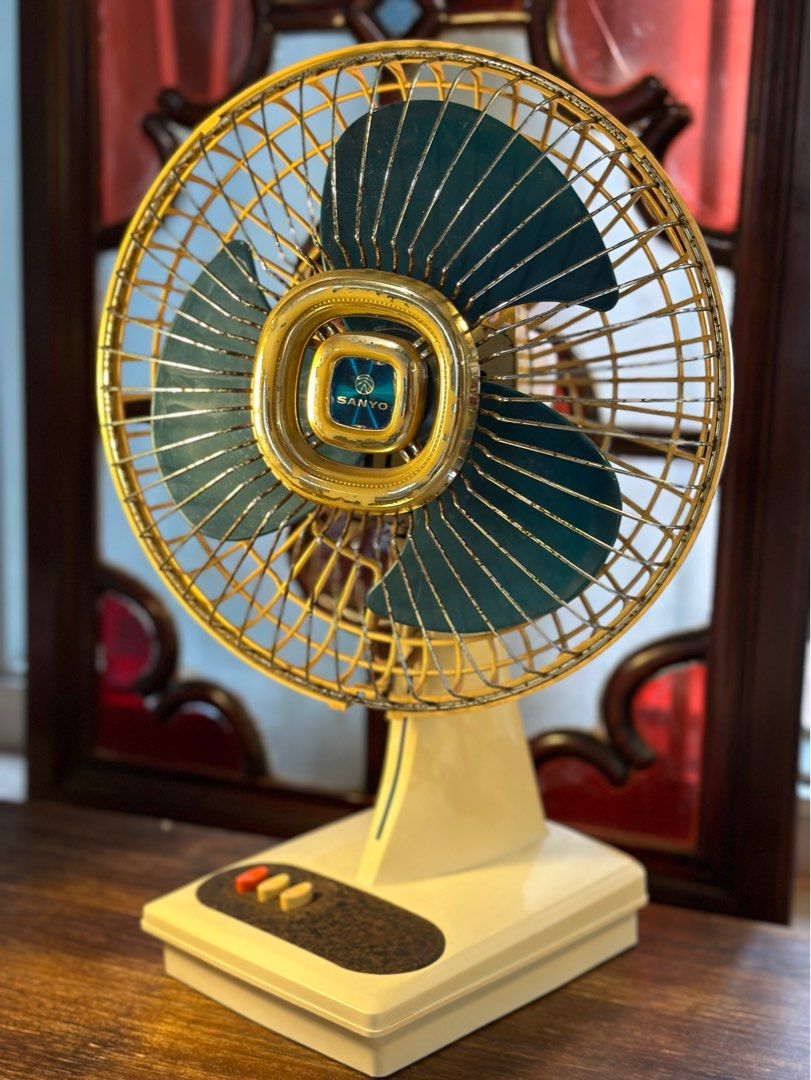 三洋 SANYO 扇風機 26cm 卓上扇 99年製 EF-A03(LD)型 中古品 三洋 SANYO 扇風機 26cm 卓上扇 99年製 EF-A03(LD)型 中古品
