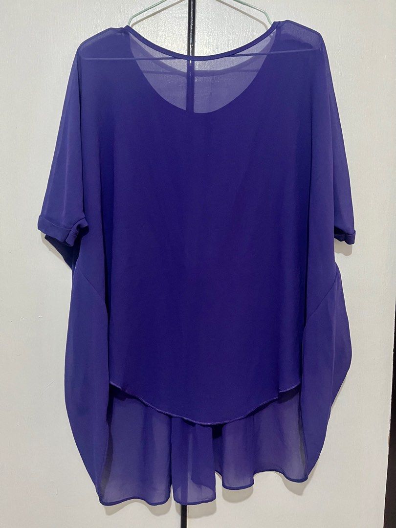 Women’s blouse (Category: Blouses) located in Quezon City. Submitted by declutteringsaleitems (Listing ID 1330192930, Image 3). Description: Loose fit Ok for plus size.