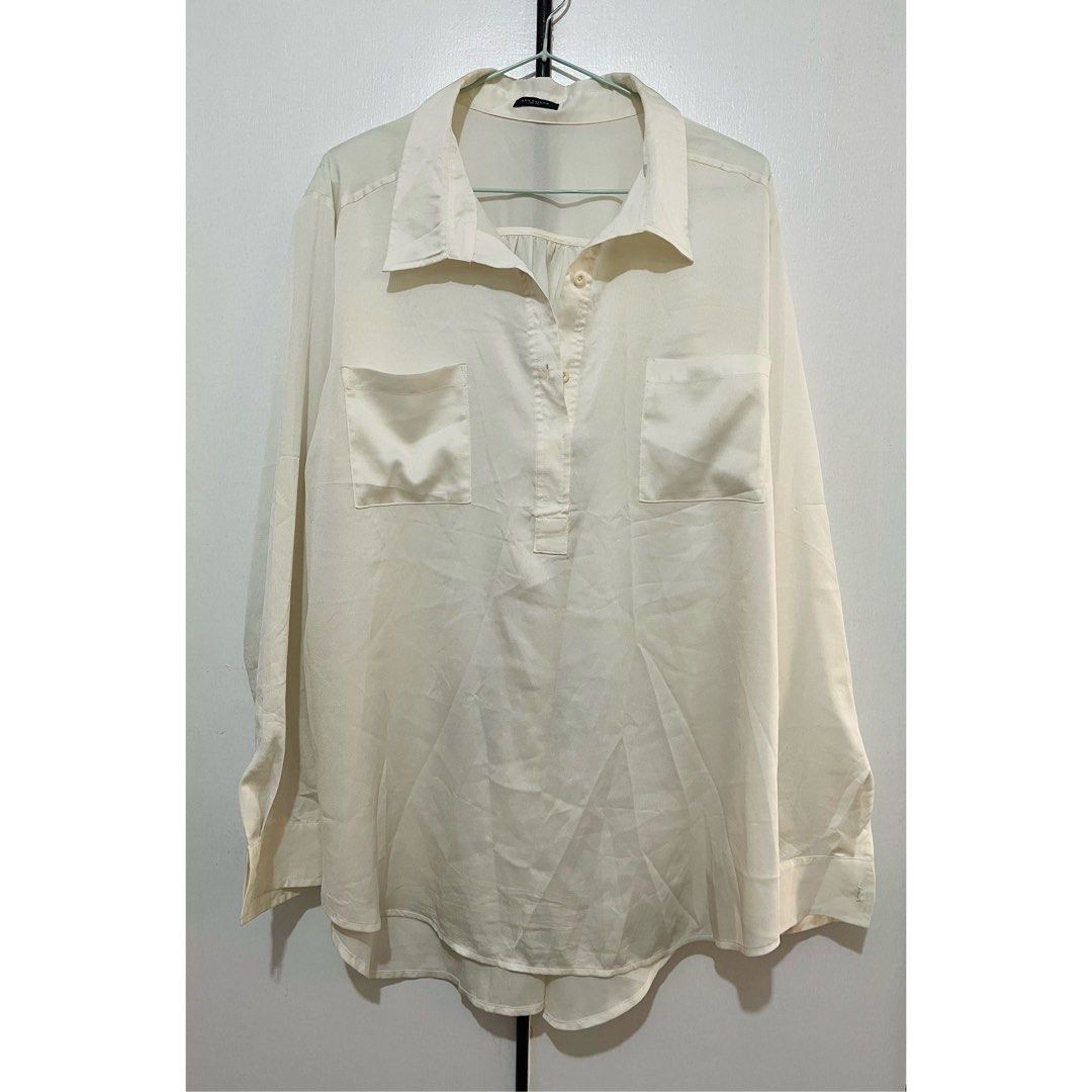 Women’s blouse (plus size) (Category: Blouses) located in Quezon City. Submitted by declutteringsaleitems (Listing ID 1330194845, Image 1). Description: Loose fit Fits around XXL.