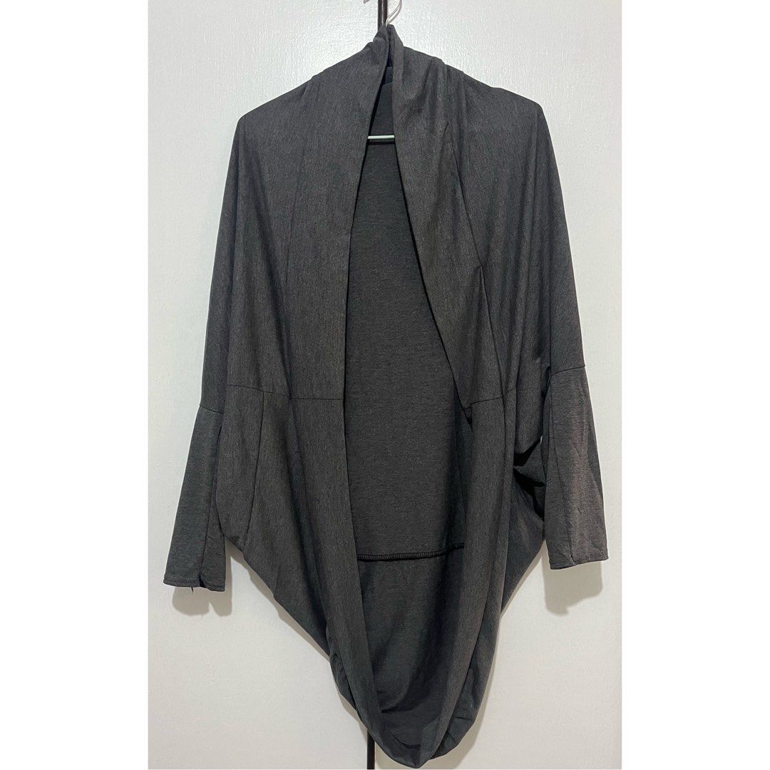 Women’s cardigan (Category: Coats, Jackets and Outerwear) located in Quezon City. Submitted by declutteringsaleitems (Listing ID 1330197525, Image 1). Description: .