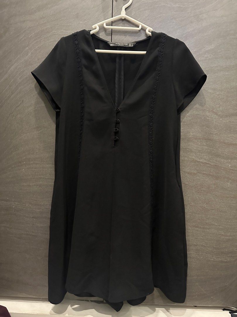 Zara Trafaluc Dress (Category: Dresses) located in Quezon City. Submitted by domcheng (Listing ID 1330214013, Image 1). Description: Really flowy short dress with shorts. I usually wore it to the beach :) .