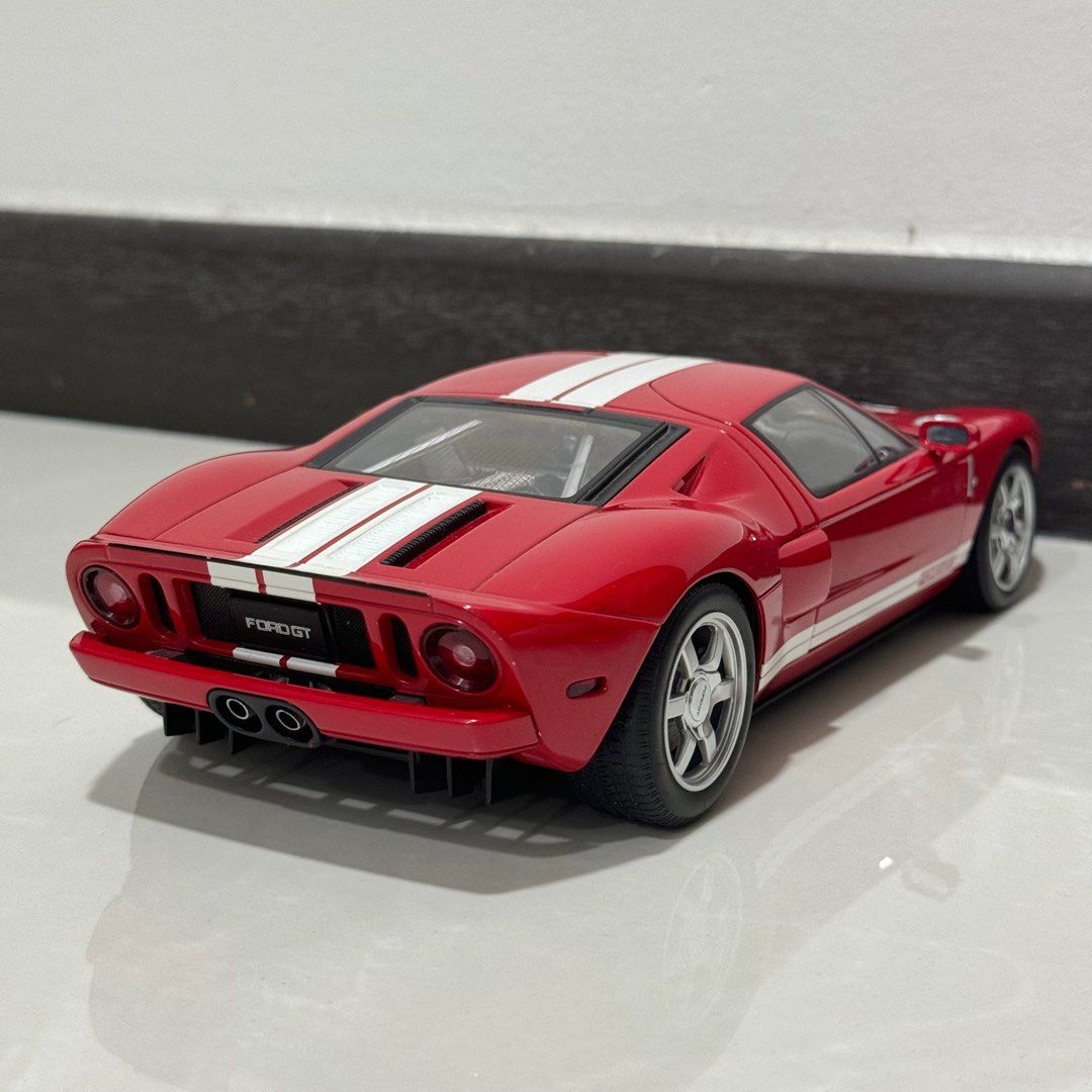 1:18 AutoArt Ford GT 2004 (Red), Toys & Collectibles, Figurines