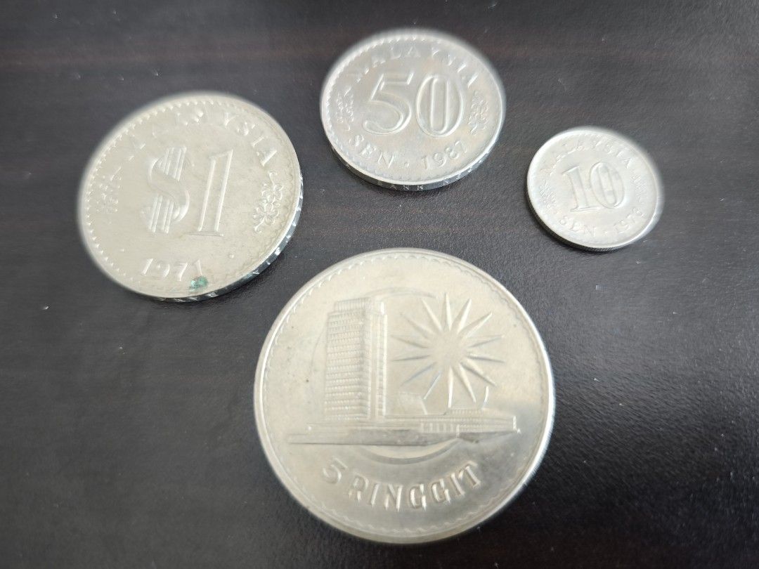 5 ringgit coin (Category: Currency) located in Johor Bahru. Submitted by williamtanhk88 (Listing ID 1330359250, Image 2). Description: old RM5 ringgit coin. Big coin compared to RM1, RM0.50 and RM0.10 coins..