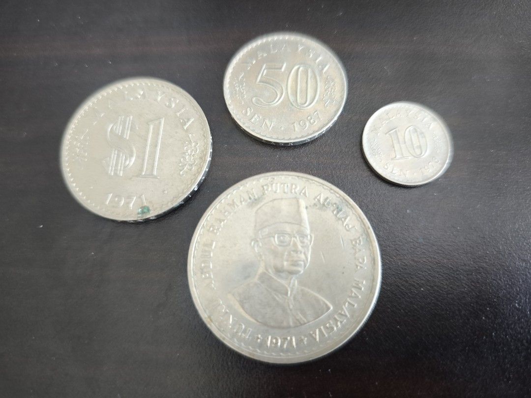 5 ringgit coin (Category: Currency) located in Johor Bahru. Submitted by williamtanhk88 (Listing ID 1330359250, Image 1). Description: old RM5 ringgit coin. Big coin compared to RM1, RM0.50 and RM0.10 coins..