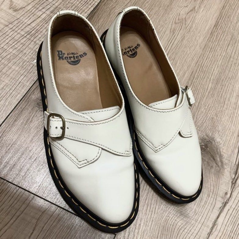 Dr martens 90 off white top