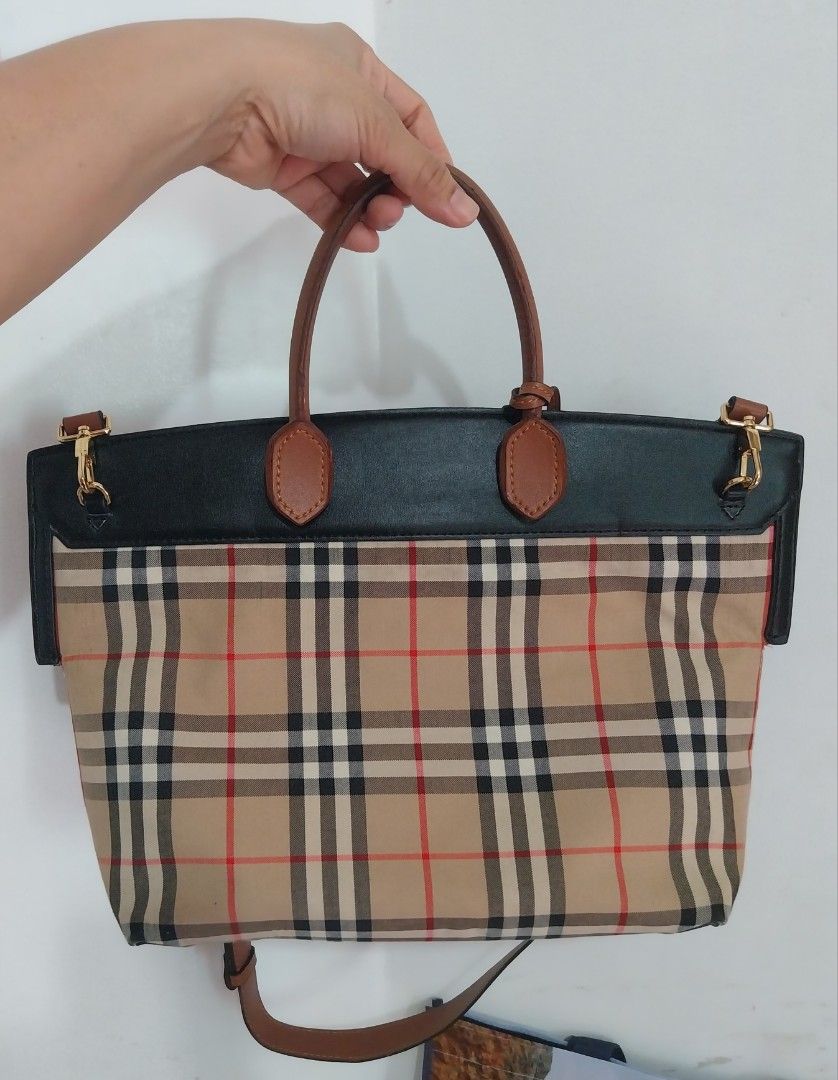 BB Hand/Shoulder Bag (Category: Shoulder Bags) located in Quezon City. Submitted by jonvee2000 (Listing ID 1330402614, Image 2). Description: Preloved bought in japan no code metal hardware best in condition minor flaw but not noticeable.