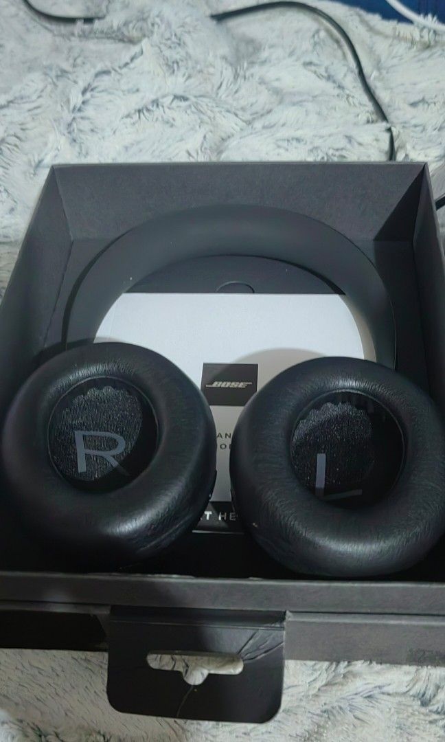 Bose nc700 black noise canceiling (Category: Headphones & Headsets) located in Taguig. Submitted by gongolly2007 (Listing ID 1330476337, Image 3). Description: Bose NC 700 Noise Canceling Headphone almost new complete pick up in Taytay.
