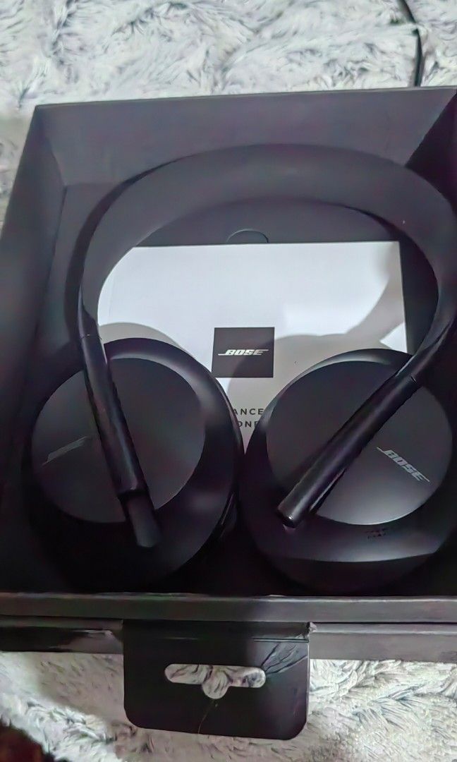 Bose nc700 black noise canceiling (Category: Headphones & Headsets) located in Taguig. Submitted by gongolly2007 (Listing ID 1330476337, Image 2). Description: Bose NC 700 Noise Canceling Headphone almost new complete pick up in Taytay.