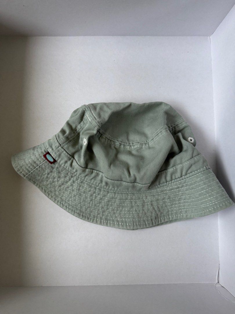 Bucket hat (Category: Hats & Beanies) located in Singapore. Submitted by chakramgender (Listing ID 1330445921, Image 1). Description: Cute bucket hat. Fit a small head adult or 4-6 year old (20-21” circumference). (U.P. $20) Celebrities love these hats for a reason! COMFORTABLE: 100% cotton breathes and feels really soft DURABLE: no cheap materials in here SOFT: made with dyes & chemicals that won’t irritate sensitive skins Fabric and Constructio