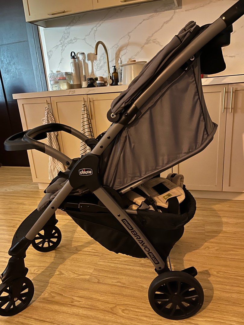Chicco Mini Bravo Plus Stroller - Graphite (Category: Strollers) located in Mandaluyong City. Submitted by buythebuy (Listing ID 1330430813, Image 2). Description: Pre-loved Stroller -Lightweight and compact -Smooth maneuverability -Compatible with Chicco car seat -3-position reclining backrest -Easy grip handle and parent tray - Car seat NOT included .
