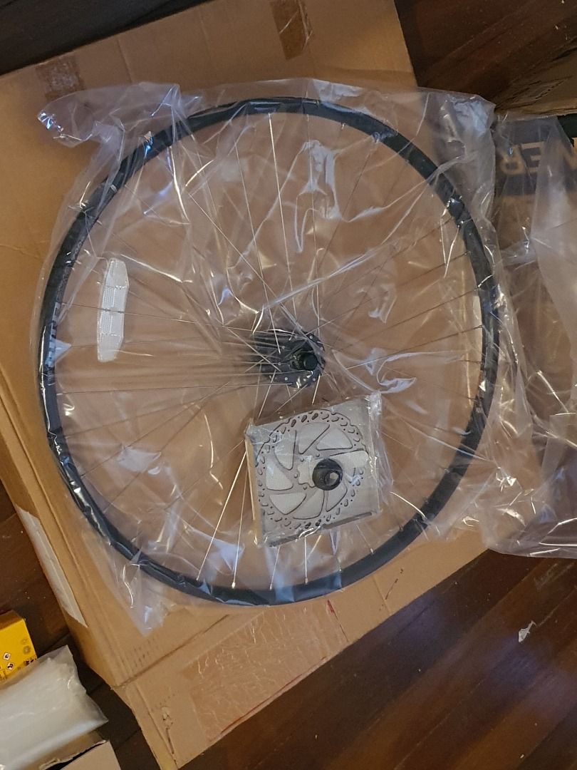 Front wheel WTB SX19 700c with Deore hub