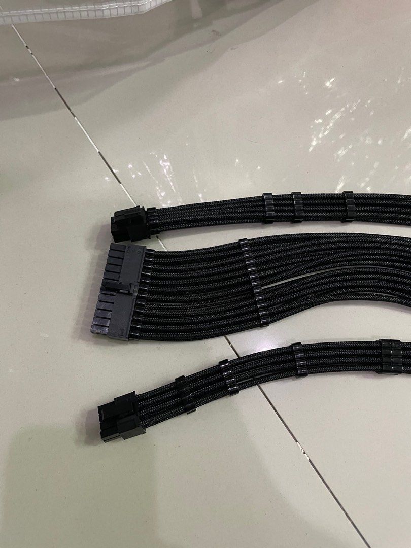Full Modular Custom Cable (Category: Computer Parts) located in Kuala Lumpur. Submitted by slock05 (Listing ID 1330491874, Image 2). Description: Brand new full modular custom cable Reason for selling: seller send the wrong colour Colour : Full black Comb : each cable comes with 3 comb Item : 24 pin MB, 8 pin GPU, 4 pin CPU.