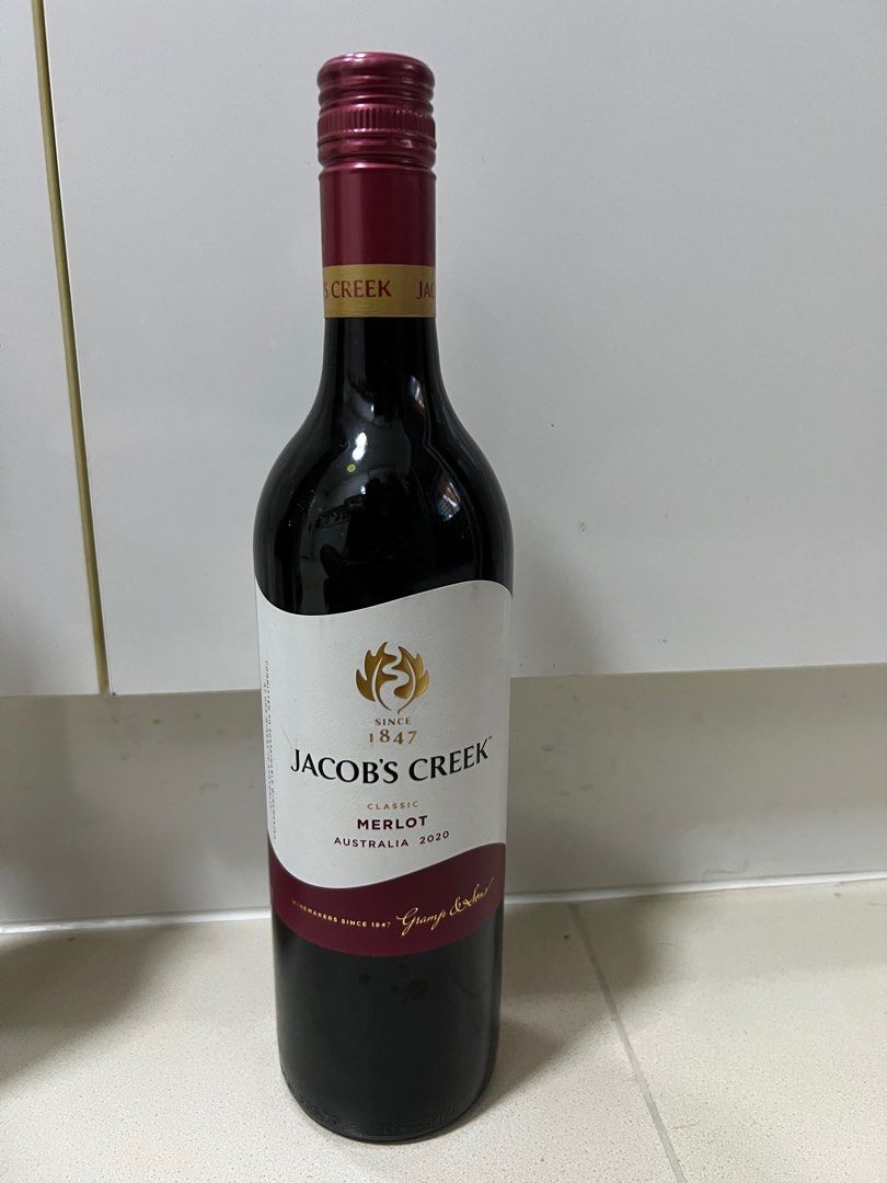 Jacob Creek Merlot Wine, Food & Drinks, Other Food & Drinks on Carousell