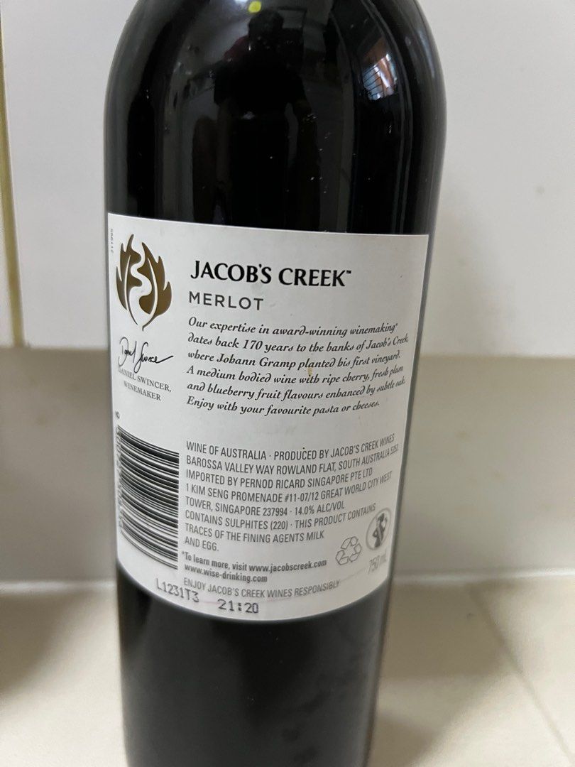 Jacob Creek Merlot Wine, Food & Drinks, Other Food & Drinks on Carousell