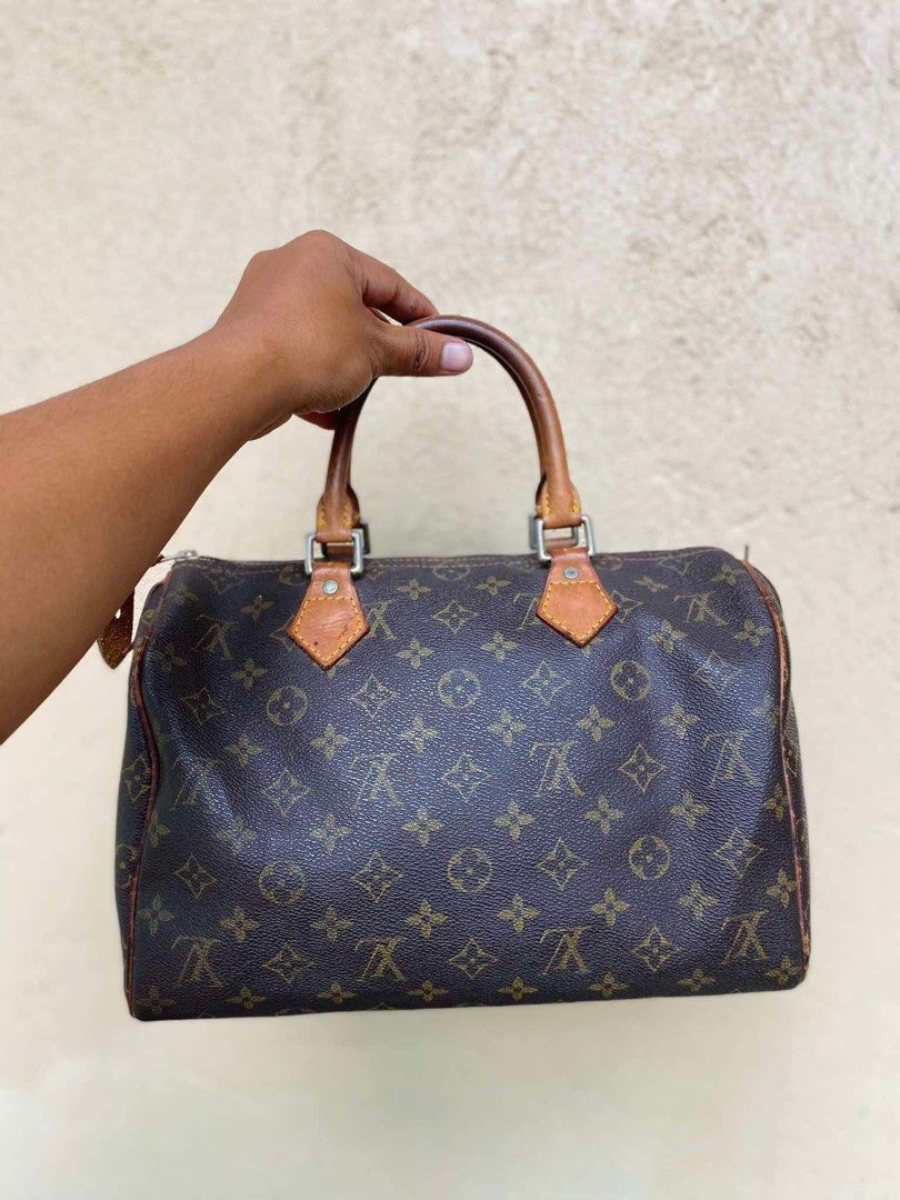 LV SPEEDY BAG (Category: Luxury Bags & Wallets) located in Bulacan. Submitted by ZanePatrick (Listing ID 1330451680, Image 1). Description: Check picture for your reference .