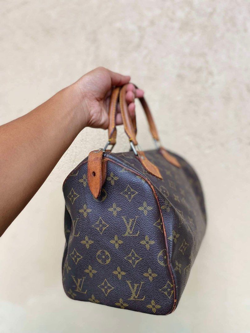 LV SPEEDY BAG (Category: Luxury Bags & Wallets) located in Bulacan. Submitted by ZanePatrick (Listing ID 1330451680, Image 2). Description: Check picture for your reference .
