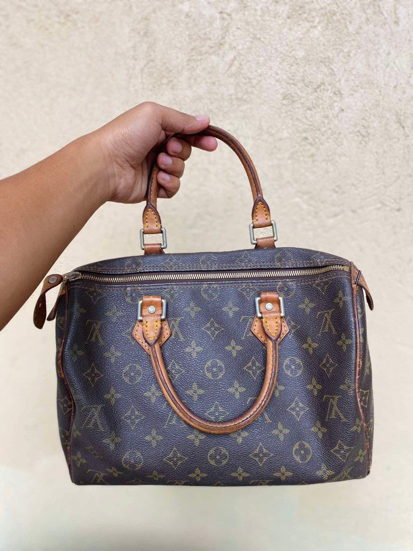 LV SPEEDY BAG (Category: Luxury Bags & Wallets) located in Bulacan. Submitted by ZanePatrick (Listing ID 1330451680, Image 3). Description: Check picture for your reference .