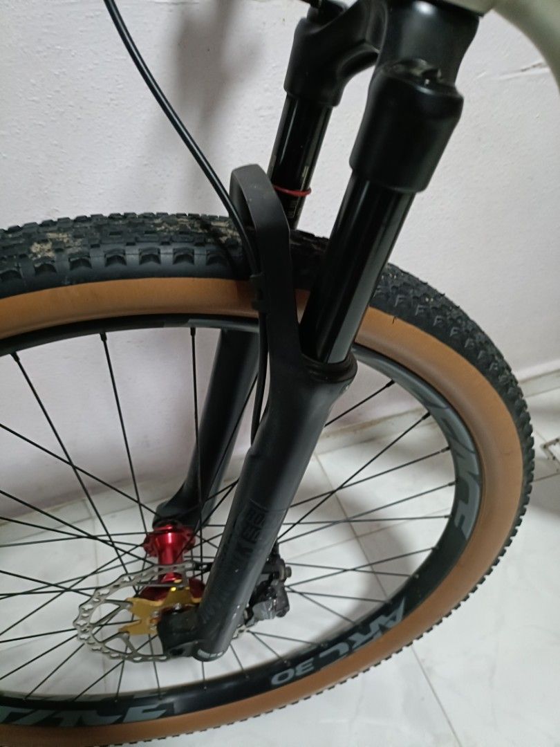 Merida (Category: Bicycles) located in Singapore. Submitted by retrozz (Listing ID 1330465397, Image 6). Description: xt brakes.,arc 30 rims..slx padals..dropper post.,carbon handlebar and so on..