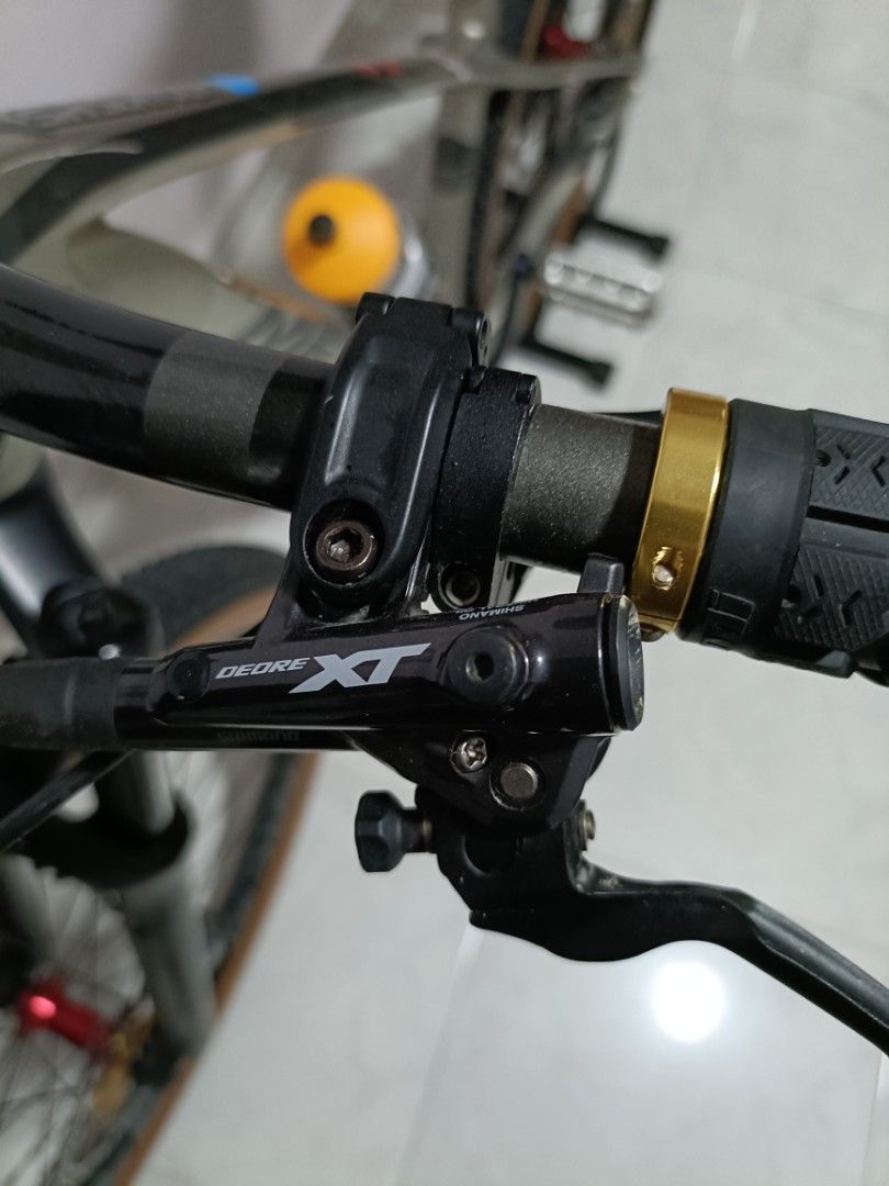 Merida (Category: Bicycles) located in Singapore. Submitted by retrozz (Listing ID 1330465397, Image 3). Description: xt brakes.,arc 30 rims..slx padals..dropper post.,carbon handlebar and so on..
