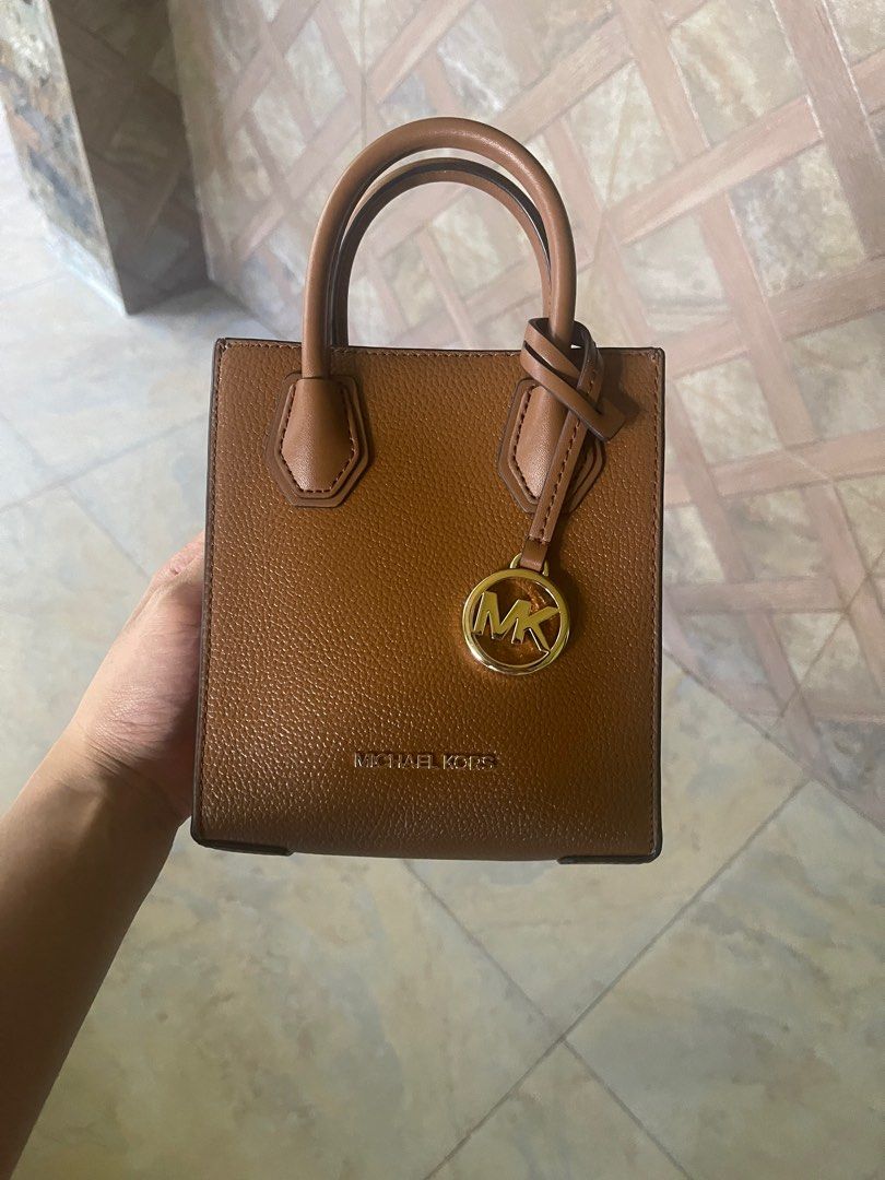 Michael Kors Mercer Bag - XS (Category: Cross-body Bags) located in Cavite. Submitted by ceejayde (Listing ID 1330386747, Image 1). Description: MK MERCER BAG XS size Used twice, with tag Last price posted Brand new-like quality so no haggling please RFS: Too many bags.