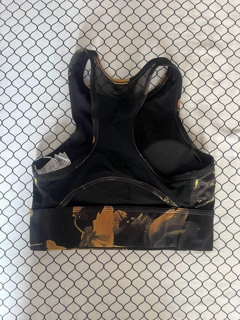 Nike sports bra (Category: Activewear) located in Quezon City. Submitted by pj.declutters (Listing ID 1330372363, Image 2). Description: 👋 Payment first before shipping MOP: Gcash or bank transfer MOD: LBC, GGX, same day delivery.