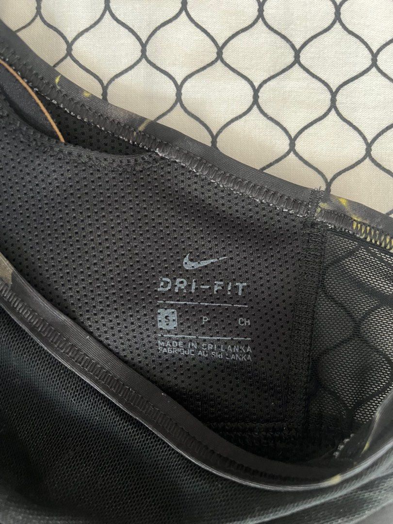 Nike sports bra (Category: Activewear) located in Quezon City. Submitted by pj.declutters (Listing ID 1330372363, Image 3). Description: 👋 Payment first before shipping MOP: Gcash or bank transfer MOD: LBC, GGX, same day delivery.
