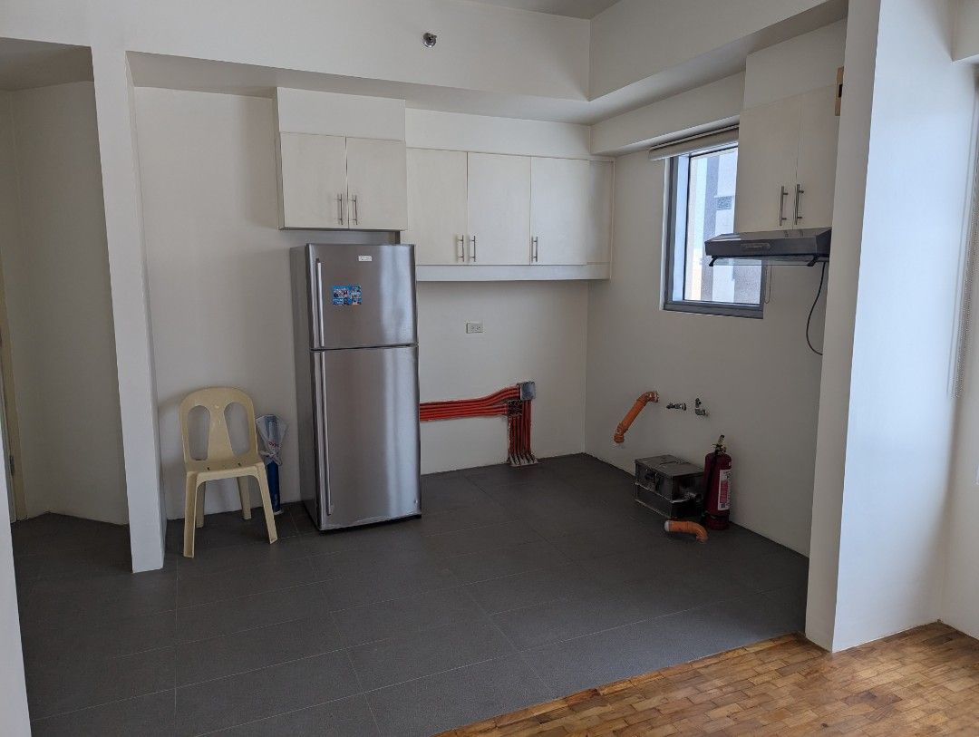 One Adriatico Place 1BR Corner Unit (Category: Apartments & Condos) located in Taguig. Submitted by hlco13 (Listing ID 1330470553, Image 2). Description: Posted by owner, not open to brokers One Adriatico Place Attached to Robinsons Ermita Walking distance to UP Manila and Philippine General Hospital Corner Unit 1BR 45.69 sqm Recently renovated but no kitchen cabinets yet..